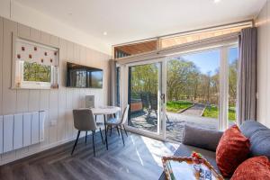 The Coo, Luxury glamping pod with hot tub, croft4glamping