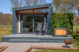 The Coo, Luxury glamping pod with hot tub, croft4glamping