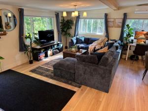 Comfy thoughtful private cottage