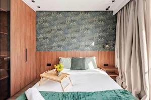 Luxury Dowtown Studio Private Balcony & City Views