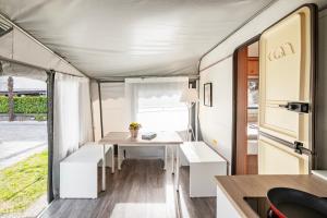 Camping Italia 90 Caravans