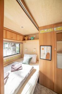 Camping Italia 90 Caravans