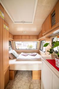 Camping Italia 90 Caravans