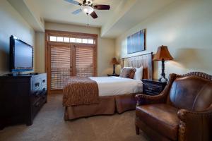 EL5203 - Emerald Lodge