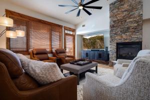 EL5301 - Emerald Lodge