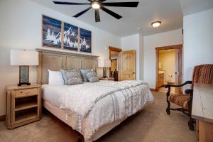 EL5301 - Emerald Lodge