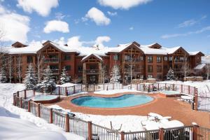 EL5307 - Emerald Lodge