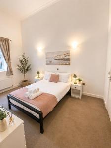 Beautiful 2 Floor 3BR House Walk to Liverpool St