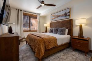 CL3306 - Champagne Lodge