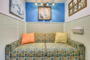 The Humming Bird Suite - Affordable Lakefront Fun