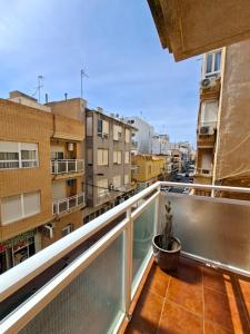 Sunny balcony-Bright 2BR-Walk to Marina & Beach PMT34