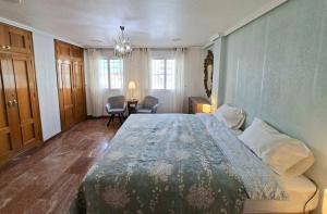 Sunny balcony-Bright 2BR-Walk to Marina & Beach PMT34