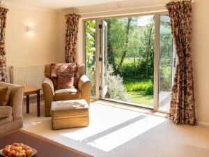 3 Bed in Dorchester oc-92343