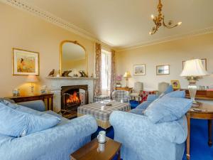 5 Bed in Melrose oc-89348