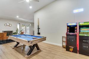 Spacious Phoenix Oasis w Pool & Game Room