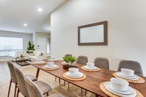 Spacious Phoenix Oasis w Pool & Game Room