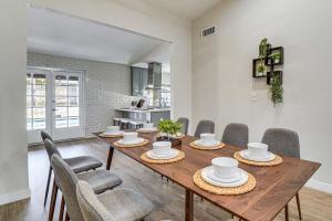 Spacious Phoenix Oasis w Pool & Game Room