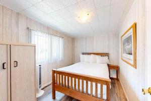 Dockhouse at Evergreen Resort in Wasaga Beach
