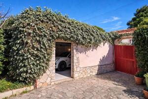 Mediterranean Escape, a due passi dal mare