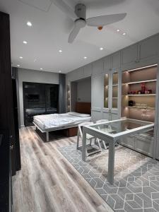 High-Floor Studio Stunning Lake & City View