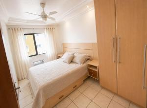 Apartamento Quadra Mar com sacada