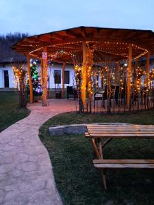 Cob Village - Casute din lut, self check-in, experienta in natura