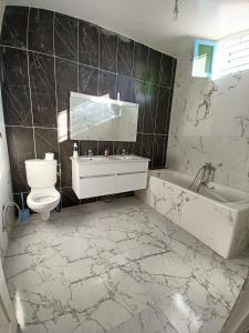Magnifique villa pied dans leau ou presque!