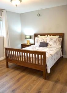 Suite with own entrance kitchen bathroom & laundry