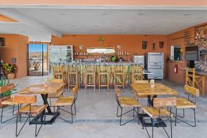 Walk-Out Surf Access | Beachfront, Los Cerritos