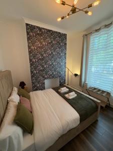 6 Guests - 2BR Flat 2 Min Walk to Emirates Stadium - 3 Mins to Tube