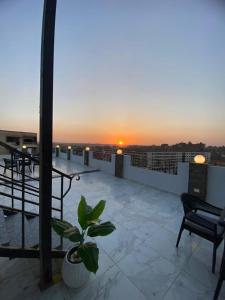Families Pyramids view - Rooftop