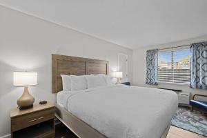 King Bed Close to Beach Resort View