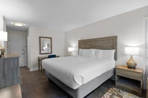 King Bed Close to Beach Resort View