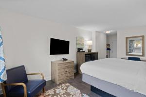 King Bed Close to Beach Resort View