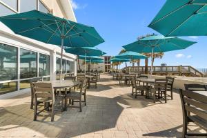 King Bed Close to Beach Resort View