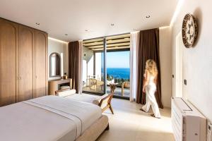 Monkey Luxury Villa, Dhermi Beach - Sea View, Jacuzzi, Free Parking and More