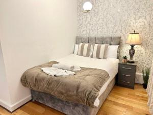 Hyde Park Family Three Bedroom Apartment