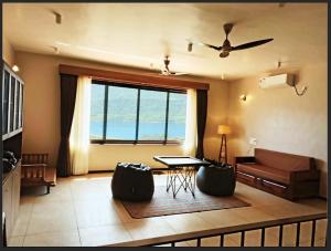 JALVARSHA Lakeview Villa Near Hadshi Temple, Mulshi