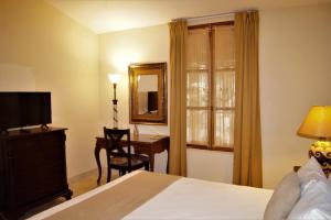 Los Altos Apartments & Studios