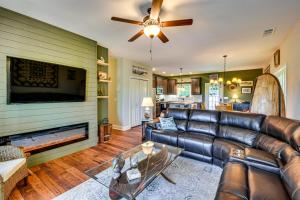 Home on Lake Hartwell! Dock, Decks & Endless Fun
