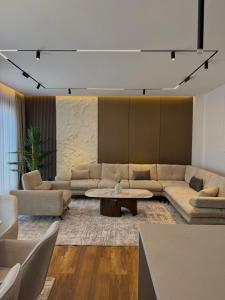 Exclusive Penthouse with Jacuzzi