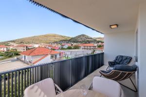 Deluxe suite, 3 bedrooms, 2 bathrooms, parking