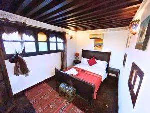 Évasion Authentique - Riad avec Suites - Wi-Fi & Climatisation - Terrasse avec vue panoramique sur la Médina