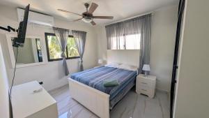 Cana Life Breeze Los Corales Beach Residences A3