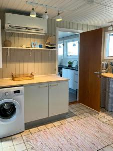 Hyggeligt Sommerhus Gemt I Lyngbeklædte Klitter