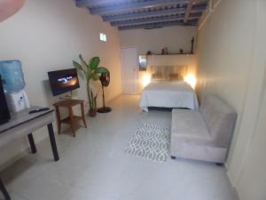 A 7 min de Palmerola con Cama Matrimonial, WiFi y Parqueo
