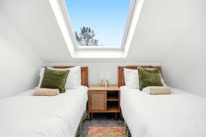 Elder Cottage - 2BR Coastal Home Garden & Parking