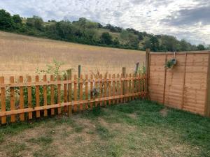 Heated shepherds hut overlooking open countryside