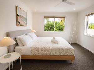 5BR Waterfront Pool Escape in Mermaid Waters