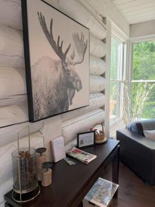 Chalet Inukshuk Luxury Log Cabin with Spa Lake View and Club Access near Mont Tremblant